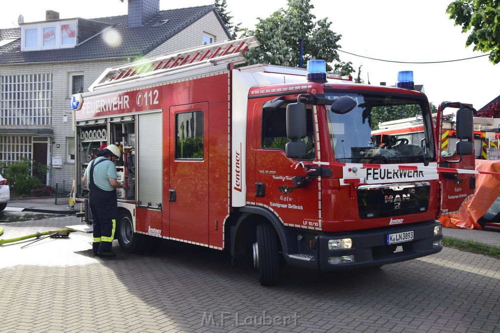 Feuer 2 Dachstuhl Koeln Dellbrueck Von der Leyen Str P148.JPG - Miklos Laubert